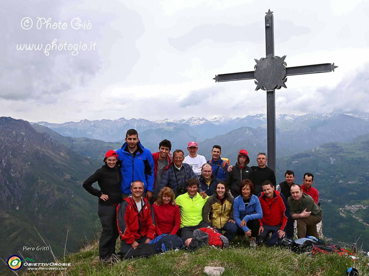 79 alla croce del Pizzo Grande (foto Giò)....jpg